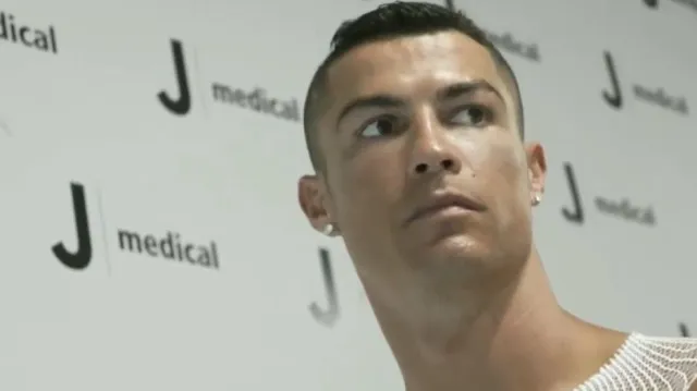 Ronaldo se představil v Turíně a absolvoval lékařskou prohlídku