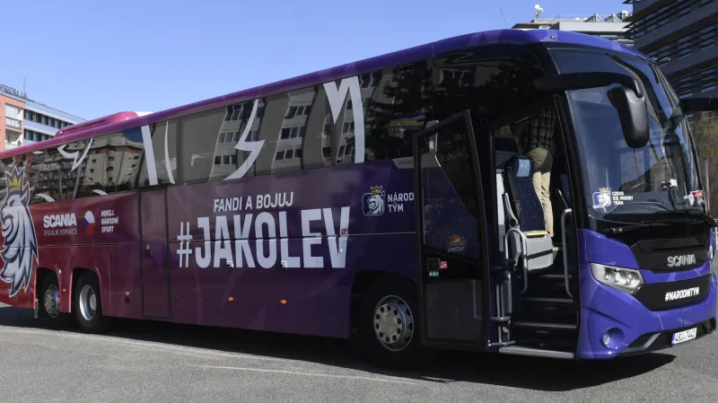 Nový autobus polepený v barvách hokejové reprezentace