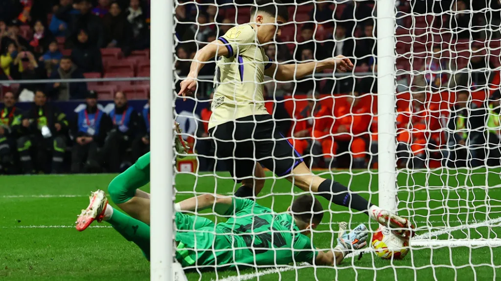 Brankář Joan García z Barcelony si dal vlastní gól