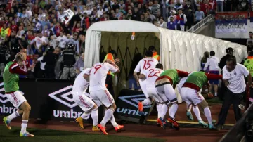 Albánští fotbalisté prchají do šaten