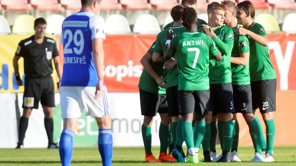 Fotbalisté Příbrami se radují z gólu v síti Mladé Boleslavi