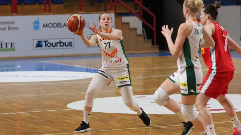 Nikola Dudášová (vlevo) odehrála v Žabinách sezonu 2018/2019