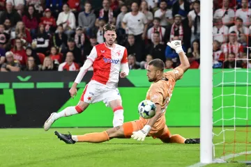 Lukáš Vorlický dává gól proti Karviné