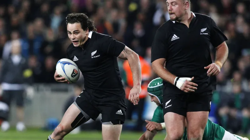 Ben Franks (vpravo) v dresu All Blacks