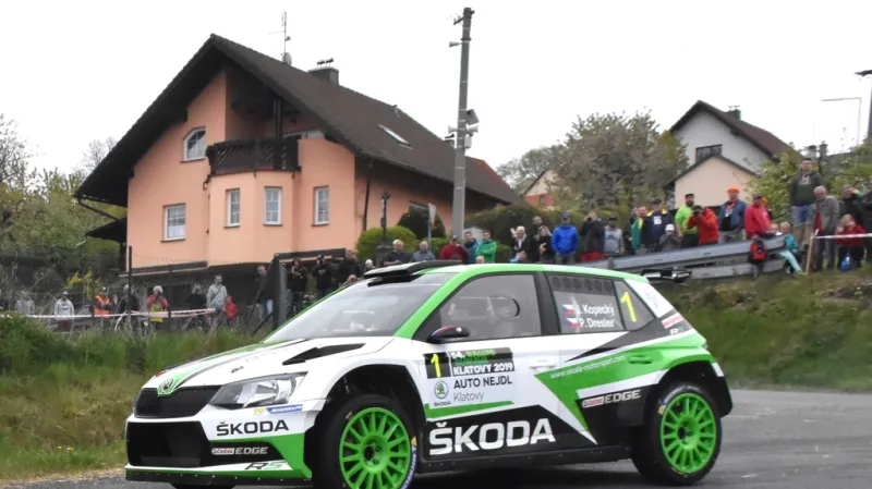 Novým spolujezdcem Kopeckého v továrním týmu Škody je Hloušek