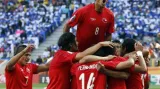Fotbalisté Chile se radují z gólu