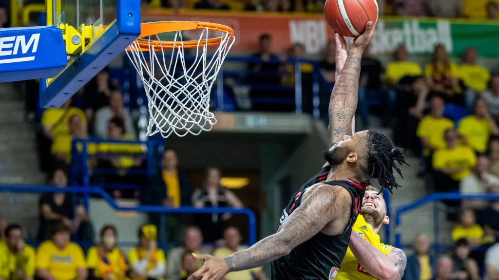 Basketbalisté Nymburka srovnali sérii s Opavou