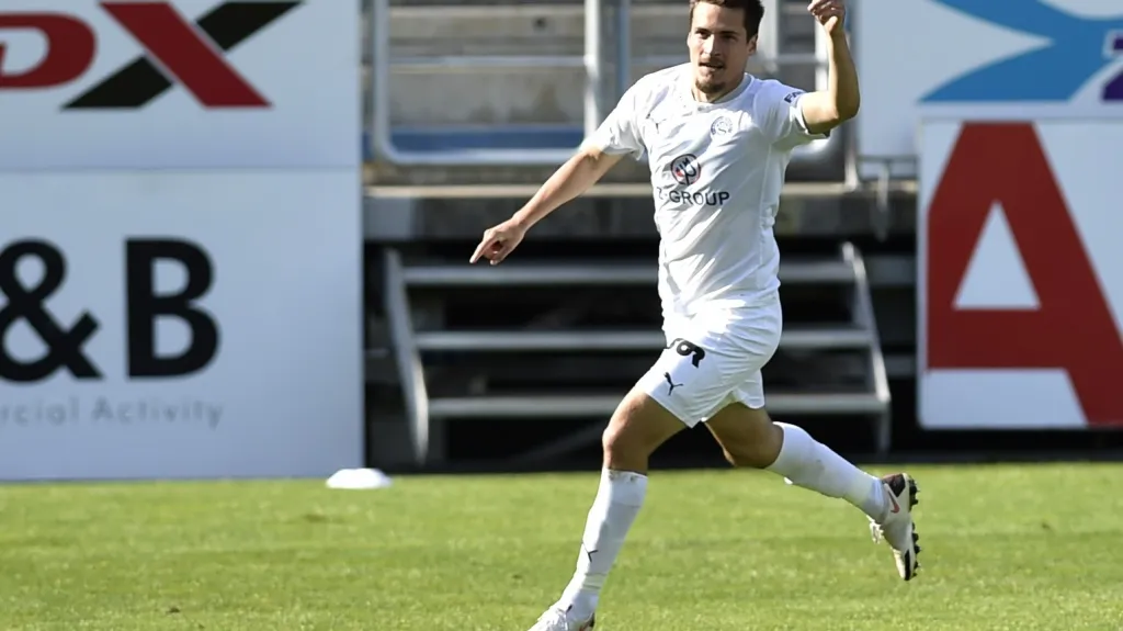 Lukáš Sadílek slaví gól v dresu Slovácka