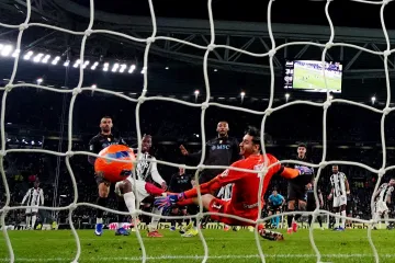 David z Juventusu dává první gól Neapoli