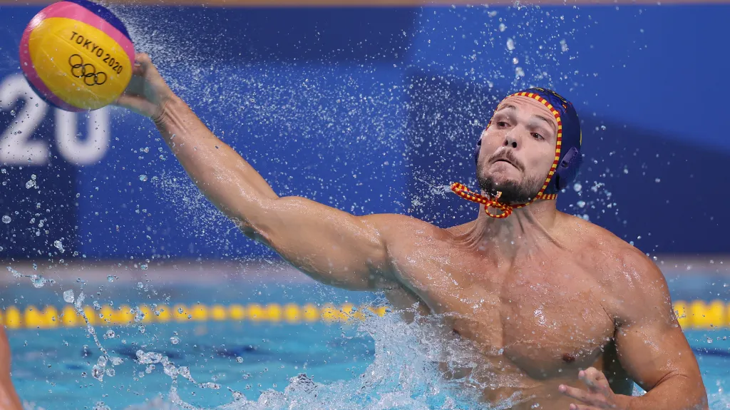 Vodní pólista Martin Faměra reprezentující Španělsko