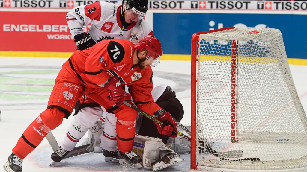 Hradecký kapitán Radek Smoleňák ve finále Ligy mistrů proti Frölundě