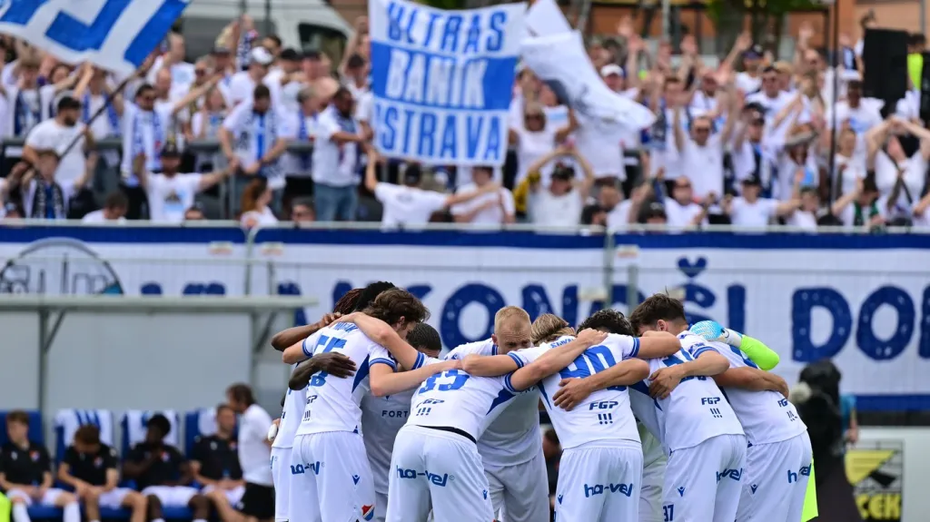 Fotbalisté a fanoušci Baníku Ostrava