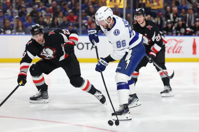 Kučerov dal 400. gól v NHL, Tampa ale prohrála s Buffalem. Winnipeg živí nadějí na play-off