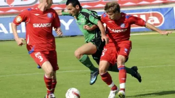Michal Klesa z Příbrami se probíjí přes brněnskou obranu