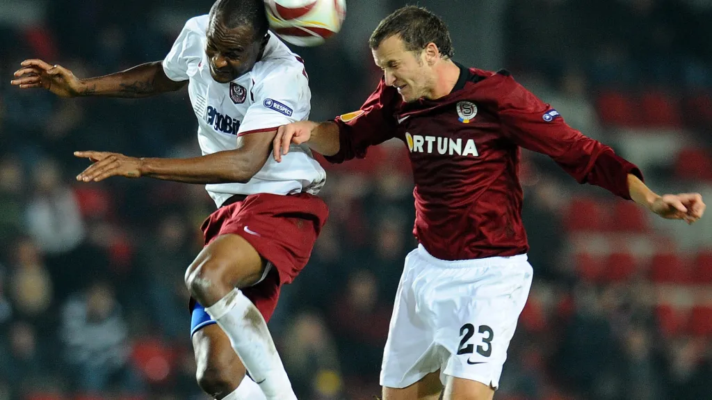 Denis Kovba v dresu Sparty (vpravo)