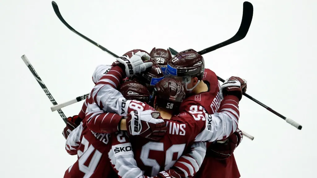 Radující se hokejisté Lotyšska