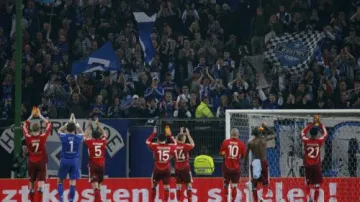 Hráči Hamburku oslavují vítězství