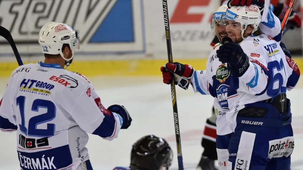 Slavící hokejisté Komety Brno