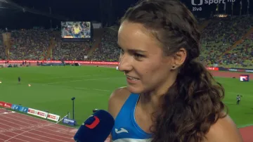 Rozběh na 100 metrů překážek s ohlasem Heleny Jiranové