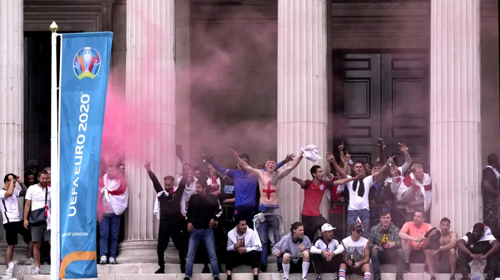 Angličtí fanoušci před finále Eura