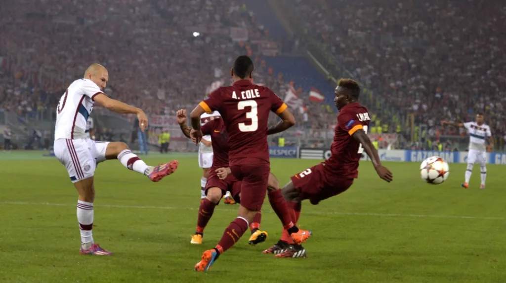 Arjen Robben střílí první gól Bayernu