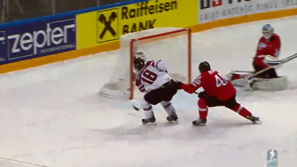 Gól v utkání Švýcarsko - Lotyšsko: Daugavinš - 1:2 (63. min.)