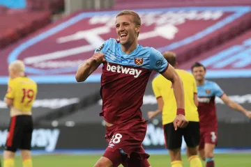 Tomáš Souček z West Hamu oslavuje gól v utkání s Watfordem