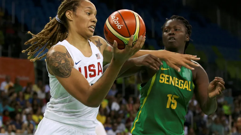 Američanka Grinerová v souboji s Fallovou ze Senegalu