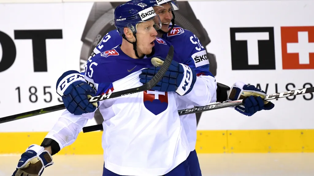 Slovenský bek Michal Čajkovský slaví branku