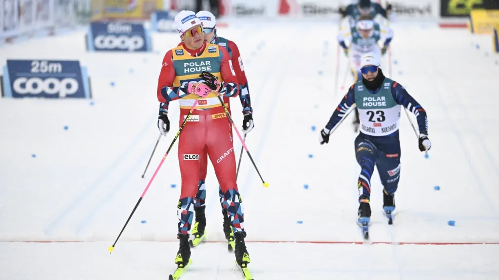 Johannes Hösflot Klaebo v cíli sprintu SP