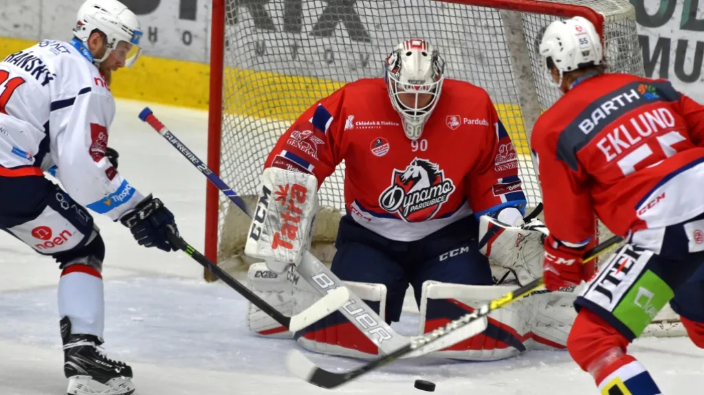 Jan Stránský z Chomutova v šanci v utkání proti Pardubicím