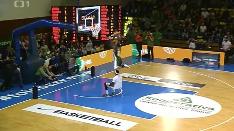 Smeče, trojky a velká show. Utkání hvězd nabídlo v Ústí zábavnou podívanou