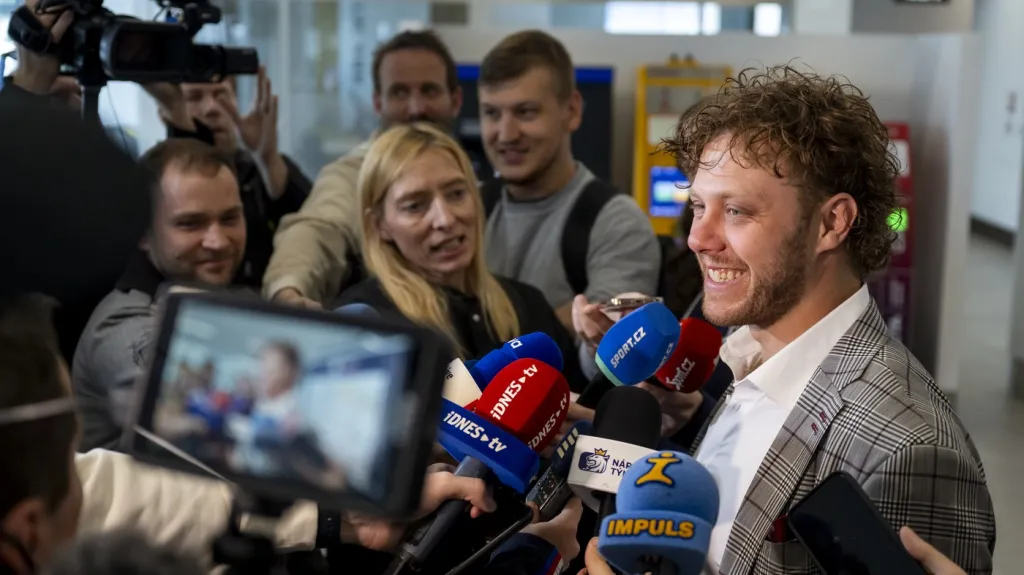 David Pastrňák před odletem na MS