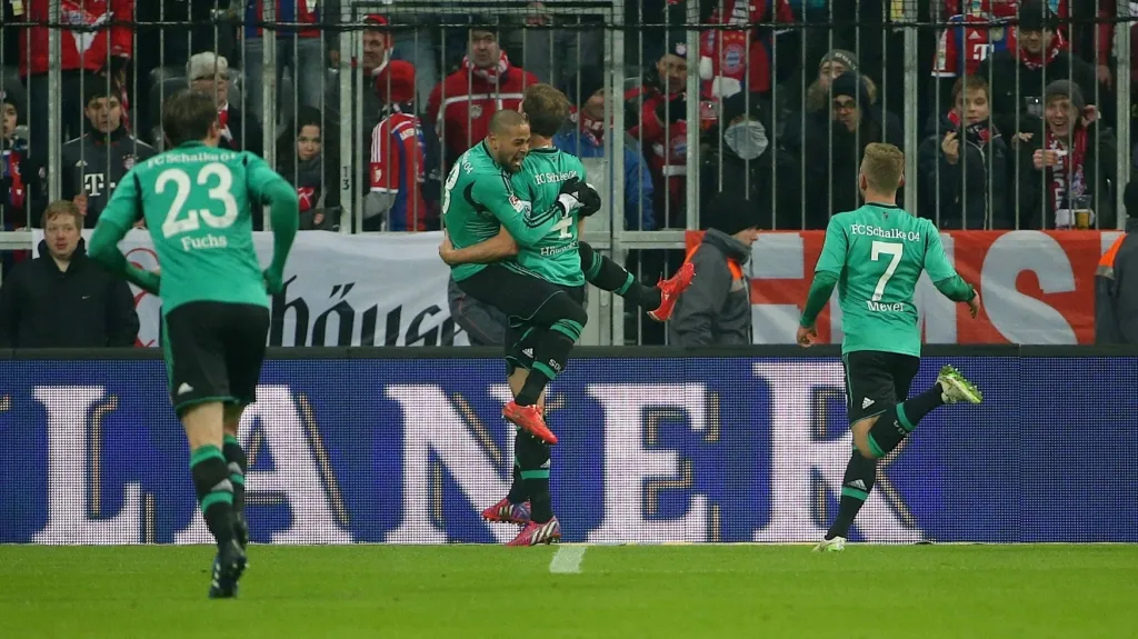 Fotbalisté Schalke slaví gól