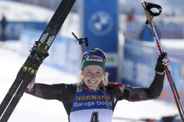 Lisa Theresa Hauserová se raduje z vítězství