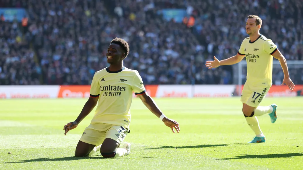 Bukayo Saka z Arsenalu slaví 2000. gól klubu v Premier League