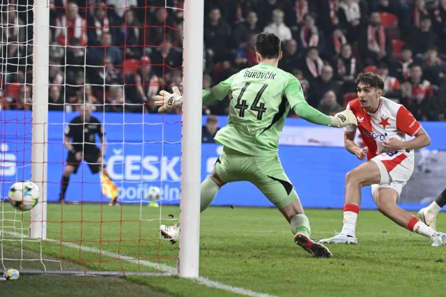 Rozhodčí správně odvolal červenou kartu pro Mercada i penaltu Jablonce. Nechyboval ani u vítězného gólu Slavie