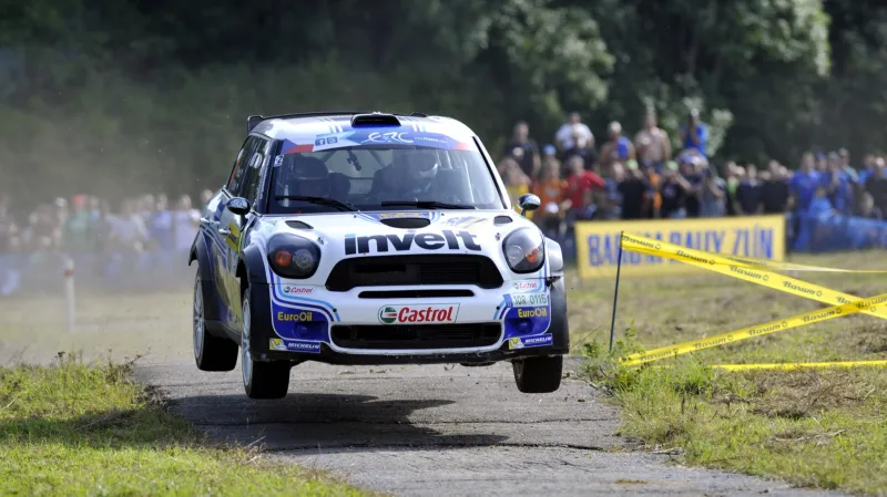 Václav Pech ve svém Mini Cooperu