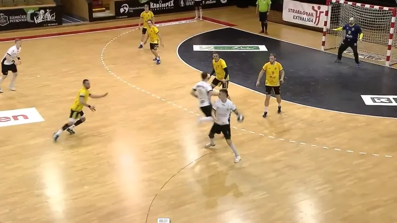 Karviná si pojistila triumf, Plzeň přes porážku zůstala druhá