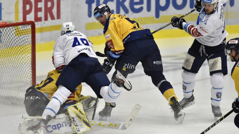 Faul Budíka na Okála v závěru utkání Zlín – Plzeň