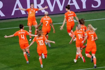 Nizozemské fotbalistky se radují z gólu na mistrovství světa