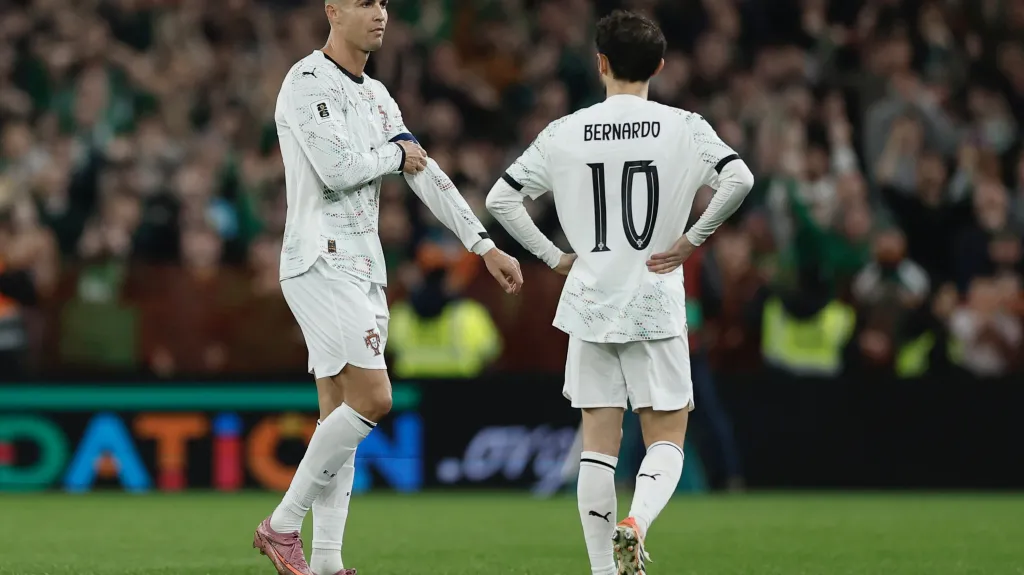 Portugalec Cristiano Ronaldo po vyloučení v Irsku