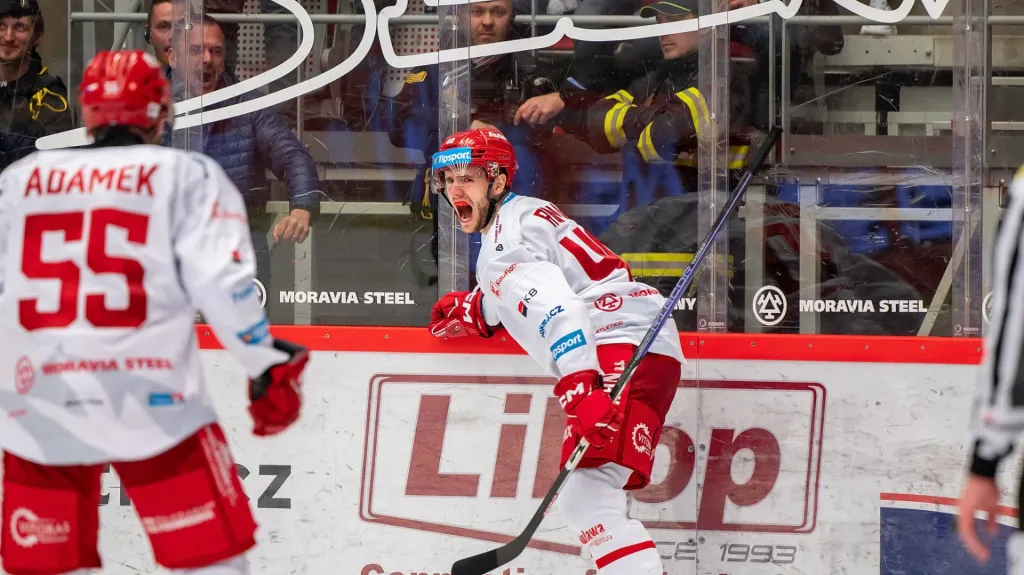 Miloš Roman se raduje po gólu