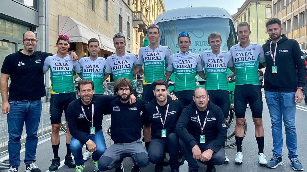 Španělský tým Caja Rural (uprostřed Michal Schlegel)