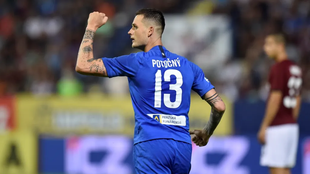 Roman Potočný slaví proti Spartě proměněnou penaltu