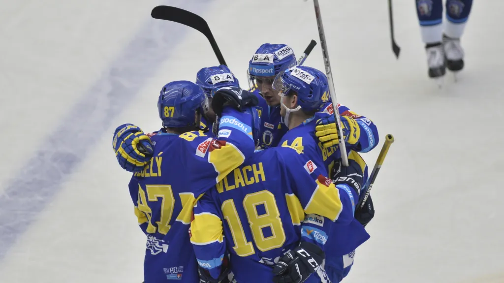 Hokejisté Zlína se radují ze vstřelené branky