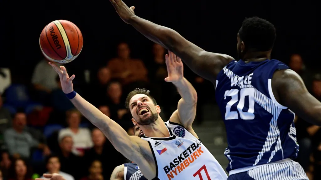 Vojtěch Hruban v utkání s Dijonem