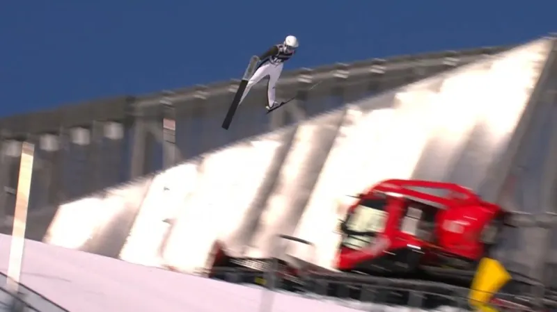 Skok Karolíny Indráčkové v 1. kole závodu v Oslu