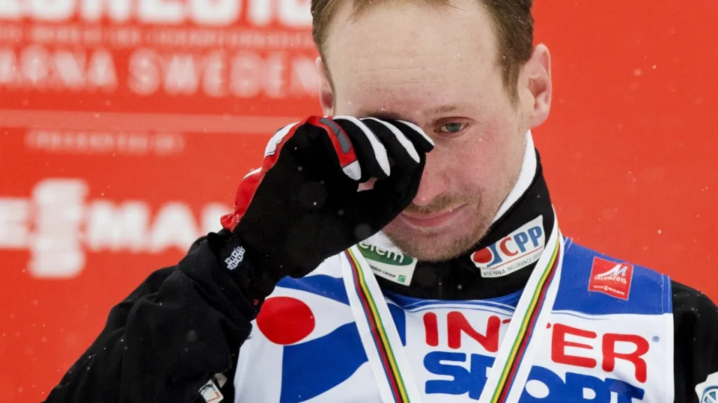 Dojatý Lukáš Bauer po medailovém ceremoniálu