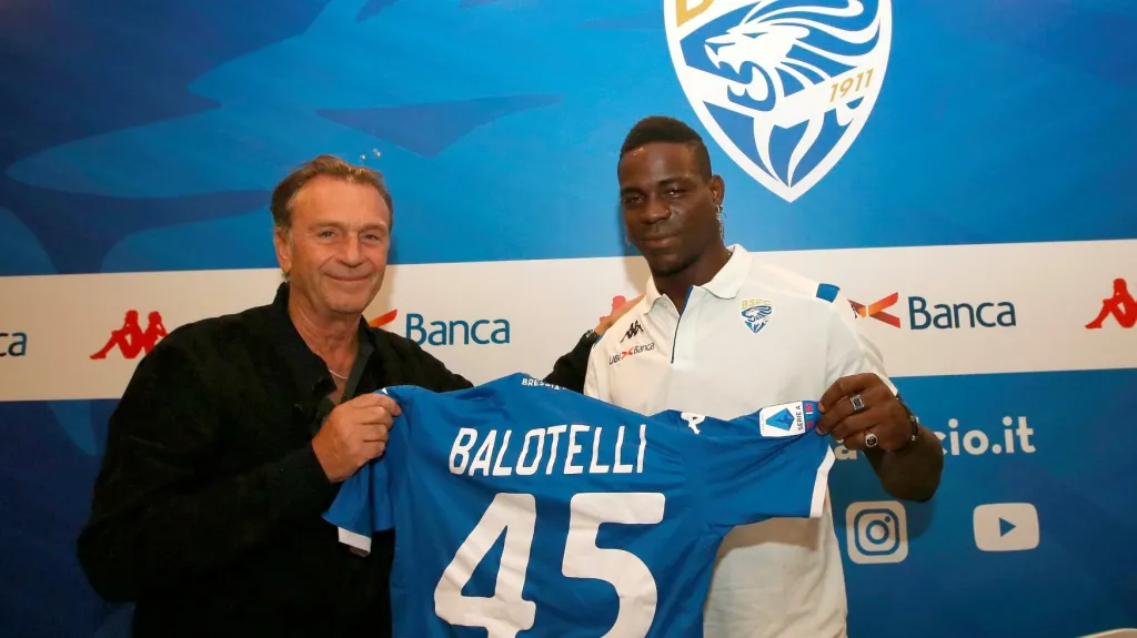 Prezident Brescie Massimo Cellino a Mario Balotelli